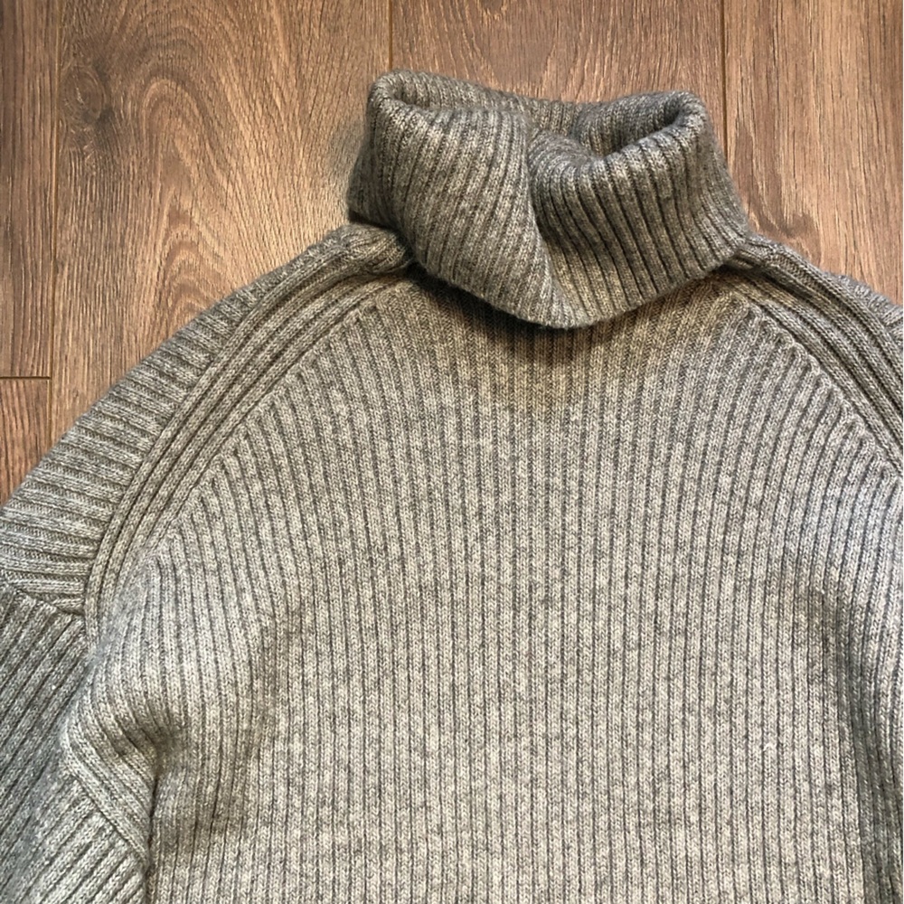 H&M Gray Knit Turtleneck Sweater